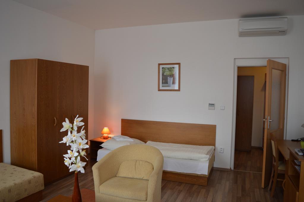Hotel Akademik Μπρατισλάβα Δωμάτιο φωτογραφία